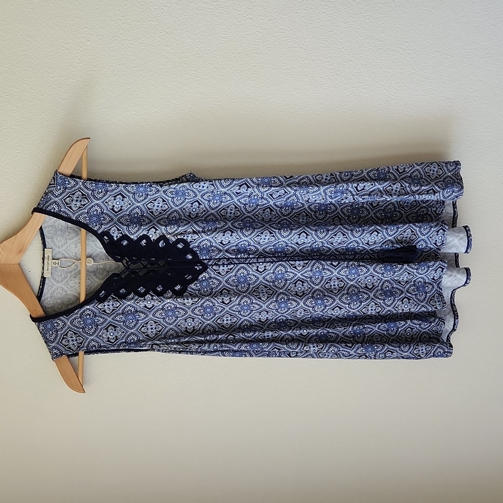MAX STUDIO blue geo floral print sleeveless top Sz M Blue Crochet Tassel Detail